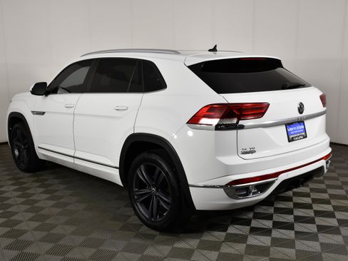 Used 2021 Volkswagen Atlas Cross Sport SE w/ Panoramic Sunroof Package FWD image 8