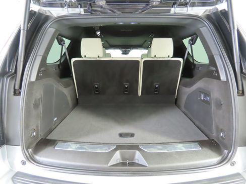 Used 2025 Cadillac Escalade ESV Sport image 28