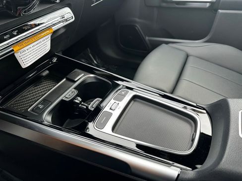 Used 2024 Mercedes-Benz EQB 300 4MATIC image 22