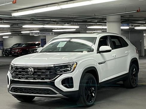 New 2026 Volkswagen Atlas Cross Sport SE image 3