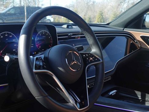 Used 2025 Mercedes-Benz E 350 4MATIC Sedan image 24