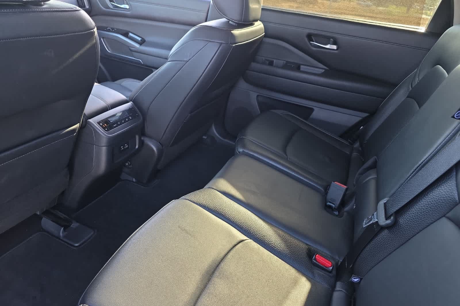 Used 2022 Nissan Pathfinder SL w/ Cargo Package FWD image 5