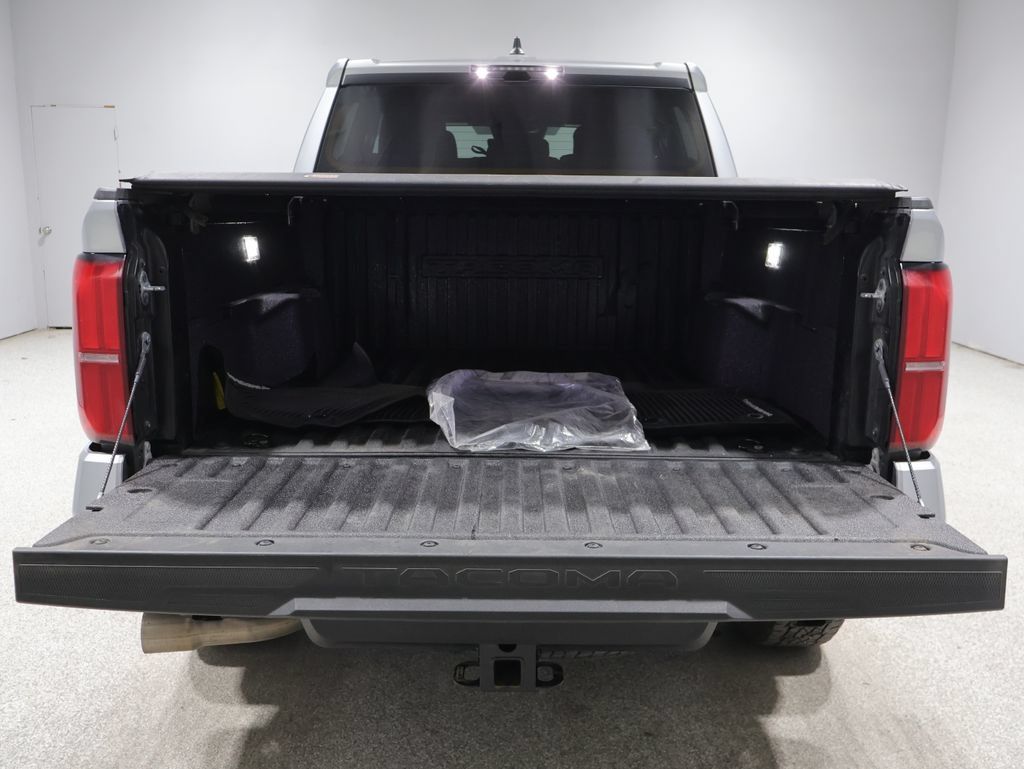 Used 2025 Toyota Tacoma TRD Off-Road AWD/4WD image 5