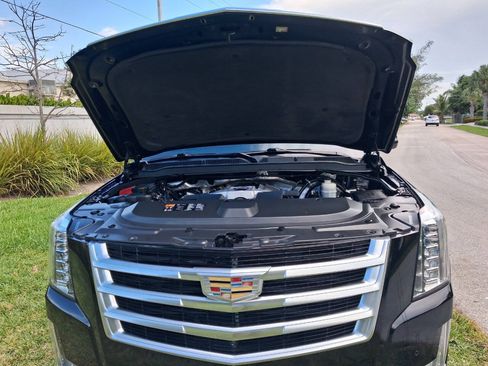Used 2015 Cadillac Escalade ESV Premium AWD/4WD image 25