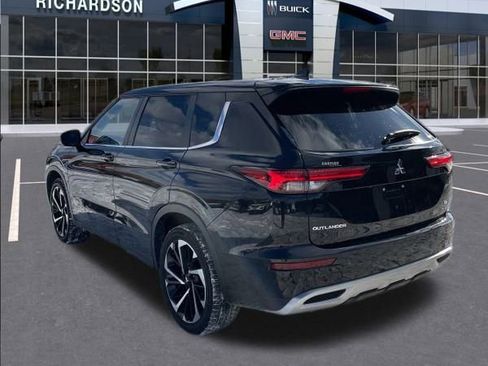 Used 2023 Mitsubishi Outlander SE Black Edition image 12