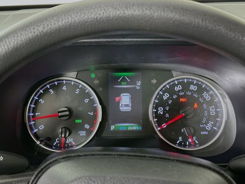 Used 2021 Toyota RAV4 XLE w/ Convenience Package FWD image 19