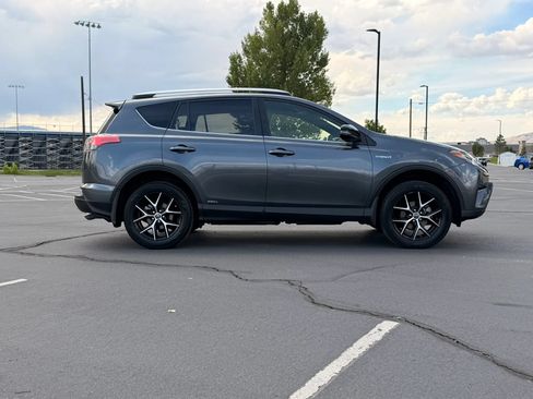 Used 2018 Toyota RAV4 SE AWD/4WD image 9