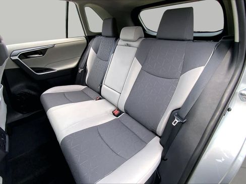 Used 2019 Toyota RAV4 XLE AWD/4WD image 21