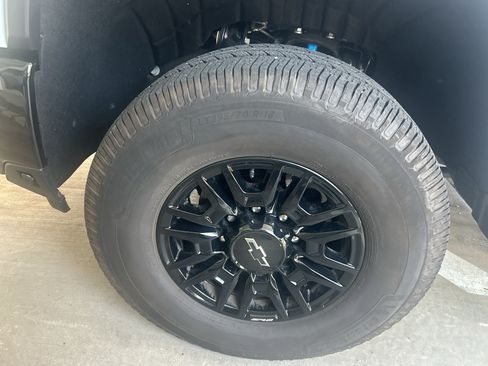 Used 2025 Chevrolet Silverado 2500 ZR2 w/ Technology Package AWD/4WD image 40