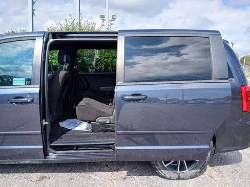 Used 2014 Dodge Grand Caravan SXT w/ UConnect Hands-Free Group image 10