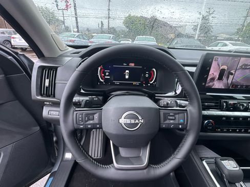 New 2026 Nissan Pathfinder Platinum image 8