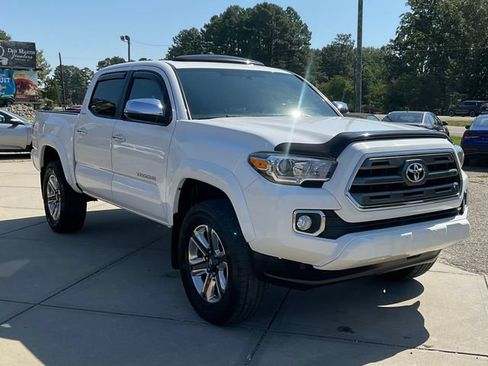 Used 2017 Toyota Tacoma Limited AWD/4WD image 1