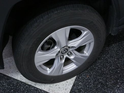 Used 2021 Toyota RAV4 XLE AWD/4WD image 37