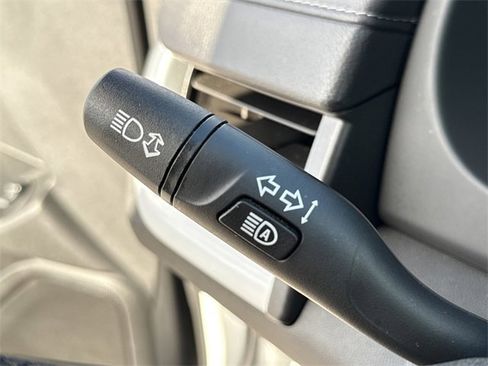 Used 2023 GMC Terrain SLT image 31