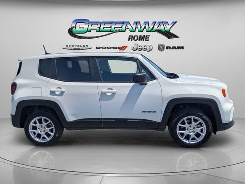 Used 2023 Jeep Renegade Latitude AWD/4WD image 8