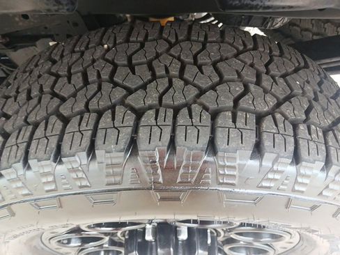 Used 2023 Ford F250 Lariat w/ Black Appearance Package image 28