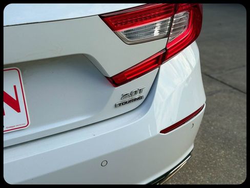 Used 2018 Honda Accord Touring image 5
