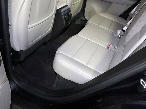 Used 2023 Cadillac XT4 Luxury w/ Cold Weather Package FWD image 26