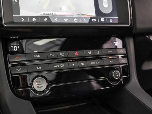Used 2019 Jaguar F-PACE Premium image 21