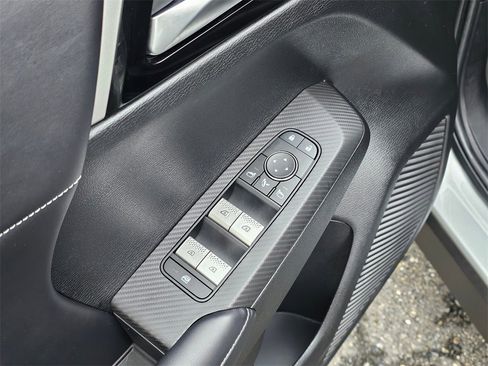 Used 2023 Mitsubishi Outlander SE image 19