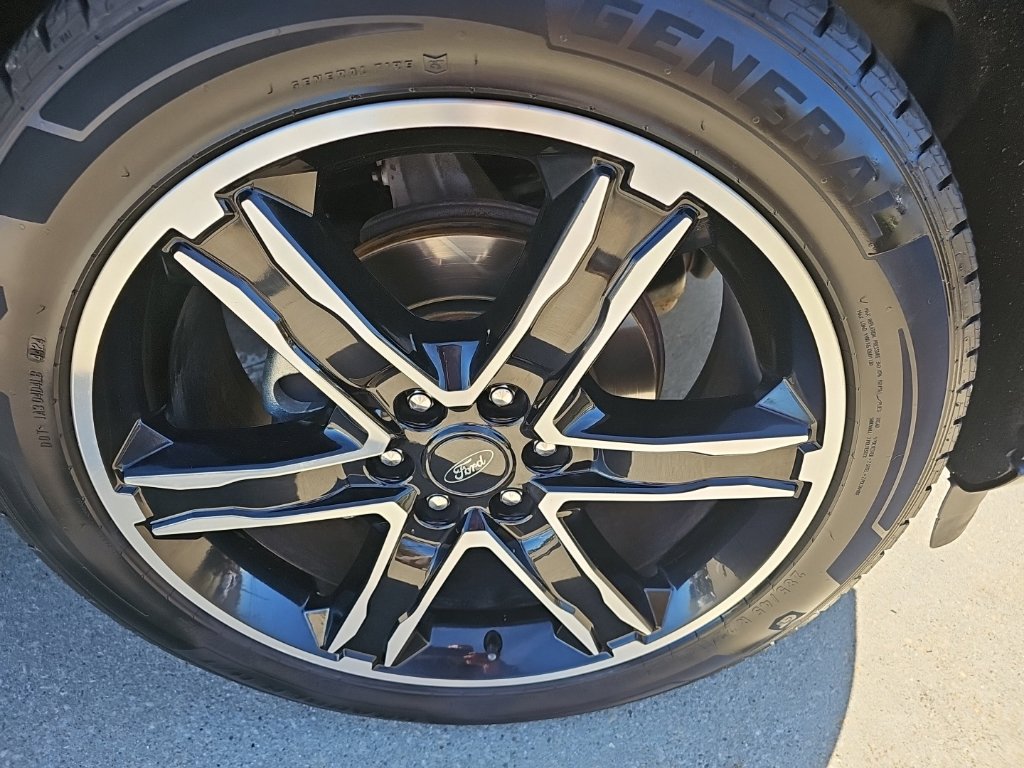 Used 2019 Ford Expedition Limited w/ Equipment Group 303A AWD/4WD image 2