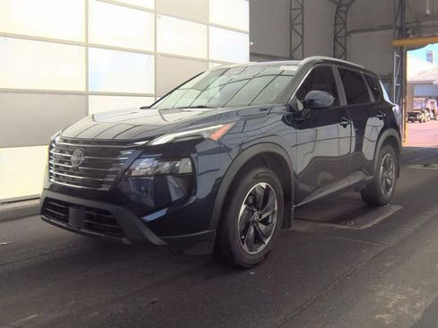 Used 2024 Nissan Rogue SV w/ SV Premium Package FWD image 2