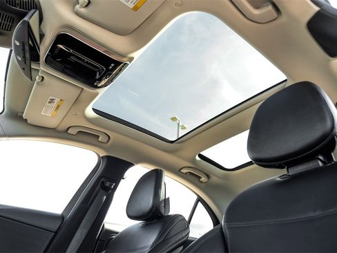 Used 2022 Mercedes-Benz C 300 Sedan w/ Exclusive Trim Package image 6