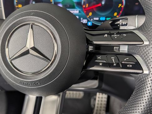 Used 2023 Mercedes-Benz E 450 Cabriolet image 38