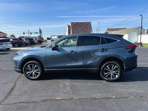 Used 2021 Toyota Venza LE AWD/4WD image 4