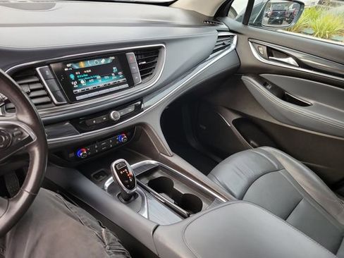 Used 2018 Buick Enclave Premium FWD image 17