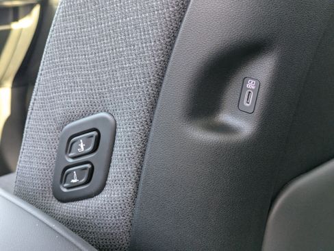 New 2026 Hyundai Ioniq 9 SE image 16