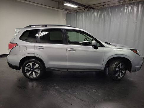 Used 2017 Subaru Forester 2.5i Premium w/ All-Weather Package AWD/4WD image 10