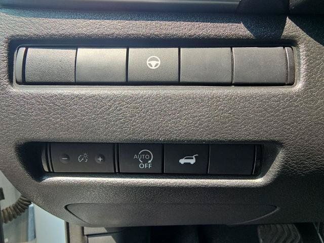 Used 2024 Nissan Rogue SV AWD/4WD image 24
