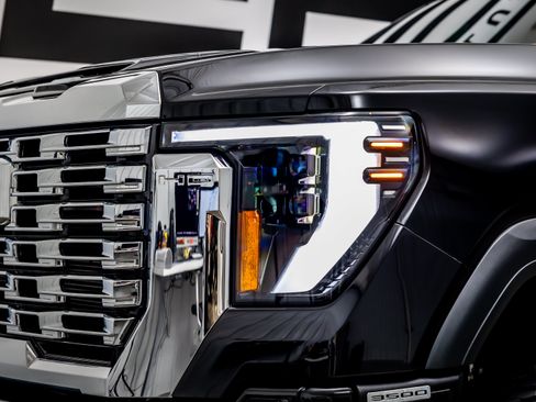 Used 2024 GMC Sierra 3500 Denali w/ Denali Reserve Package AWD/4WD image 19