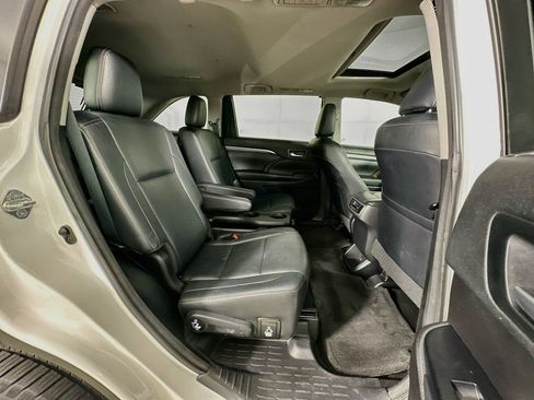Used 2018 Toyota Highlander Limited FWD image 33