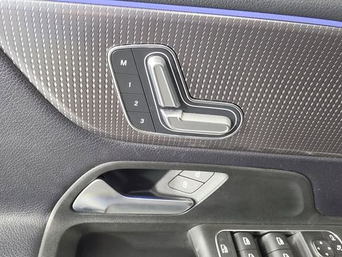 Used 2021 Mercedes-Benz GLB 250 image 11