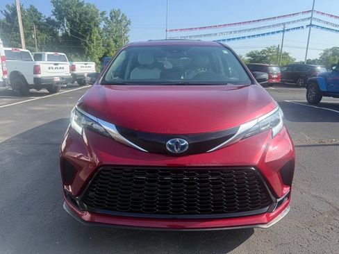 Used 2022 Toyota Sienna XSE w/ XSE Plus Package AWD/4WD image 8