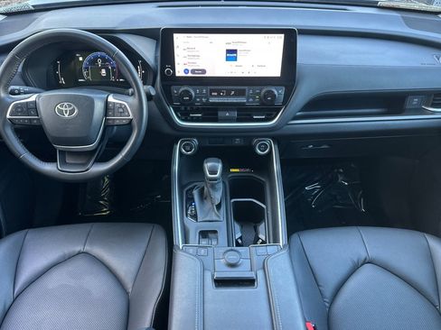 Used 2025 Toyota Grand Highlander FWD image 15