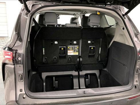 Used 2023 Toyota Sienna XLE FWD image 42