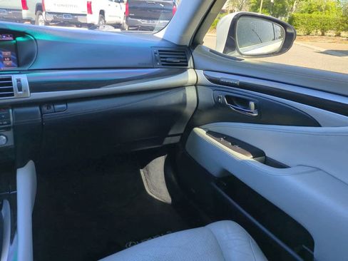 Used 2014 Lexus LS 460 w/ Comfort Package RWD image 16