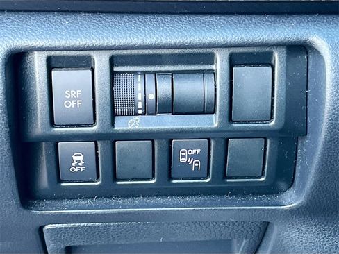 Used 2019 Subaru Crosstrek 2.0i Premium w/ Eyesight System image 10