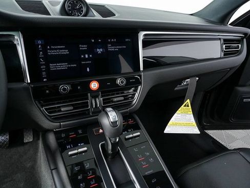Certified 2026 Porsche Macan AWD/4WD image 12