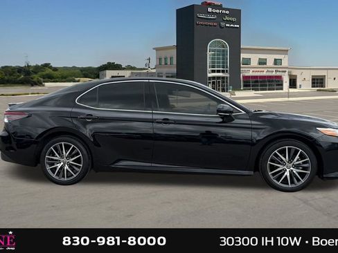 Used 2024 Toyota Camry XLE image 8