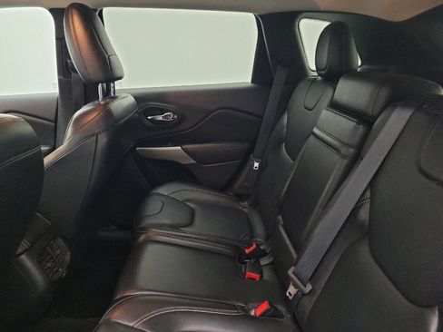 Used 2018 Jeep Cherokee Limited image 18