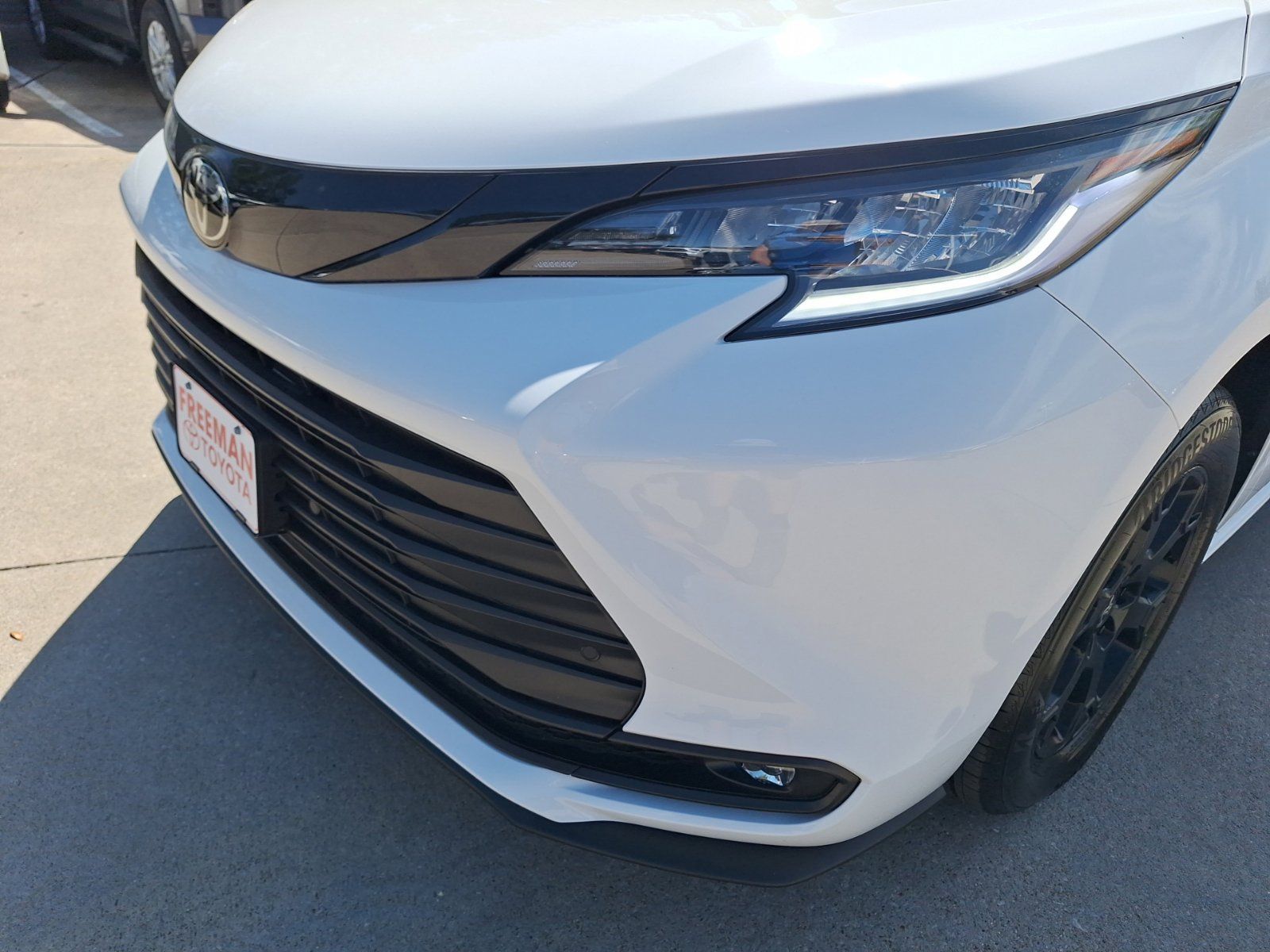 Used 2026 Toyota Sienna XLE Woodland Edition AWD/4WD image 10