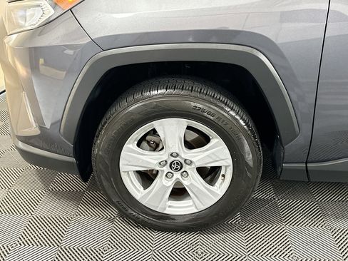 Used 2021 Toyota RAV4 XLE w/ Convenience Package FWD image 11