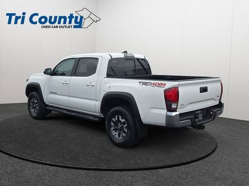 Certified 2019 Toyota Tacoma TRD Off-Road AWD/4WD image 6