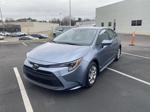 Used 2026 Toyota Corolla LE image 3