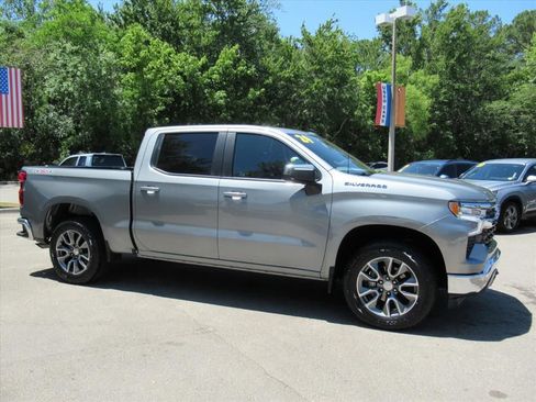 Used 2024 Chevrolet Silverado 1500 LT AWD/4WD image 2