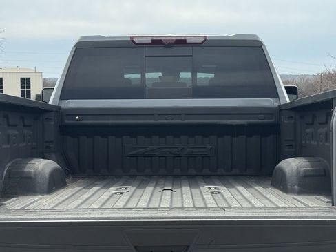 Used 2024 Chevrolet Silverado 2500 ZR2 w/ Technology Package AWD/4WD image 32